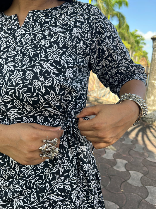 Floral Stright Tie Kutri